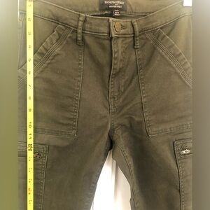 Banana Republic Stretch Women’s Cargo Pants in olive.